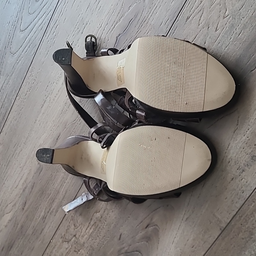 High heels - Picture 2 of 2